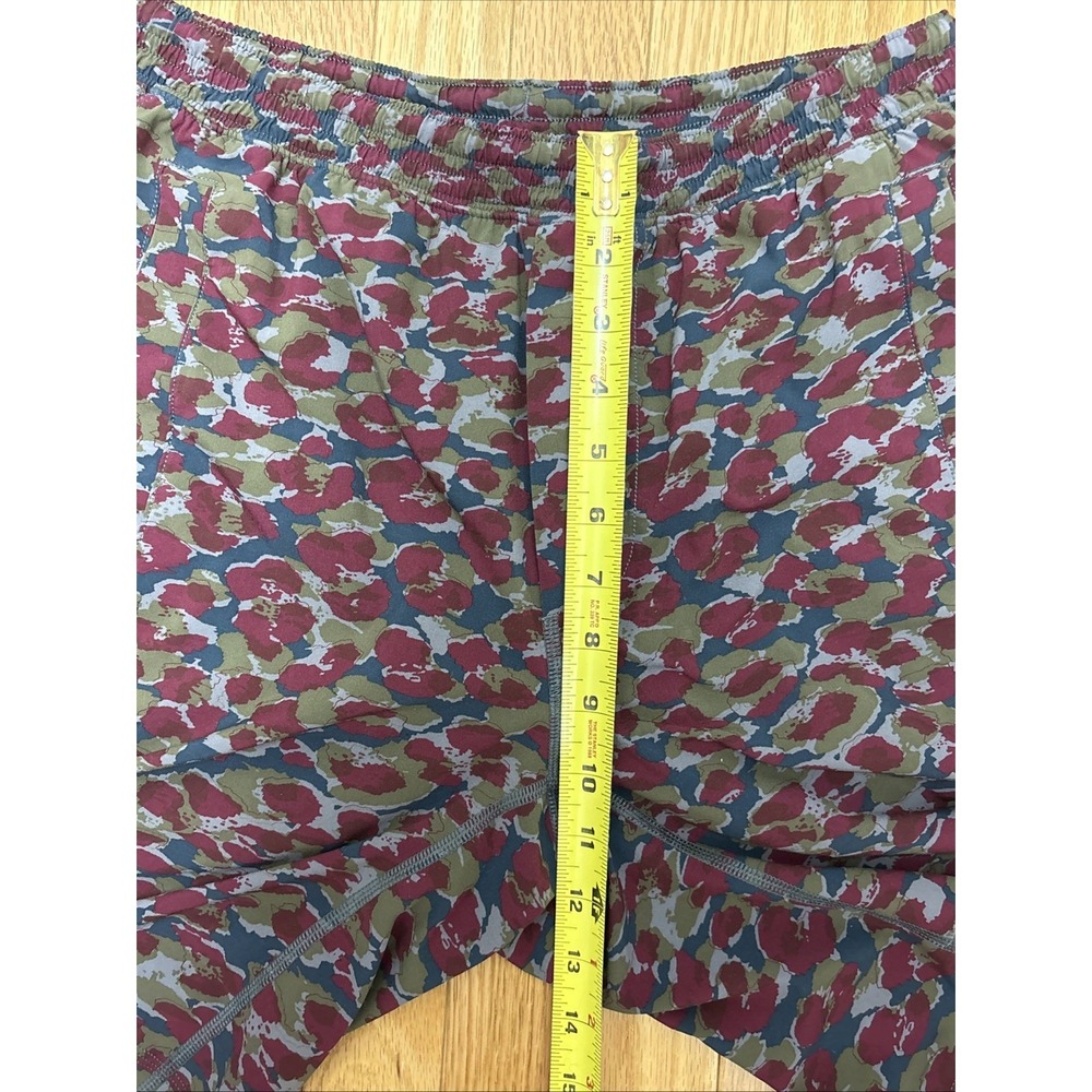 Men's Lululemon Pace Breaker Lined‎ Shorts Red Gray Camo "Mini Urban Leopard" - Picture 7 of 8